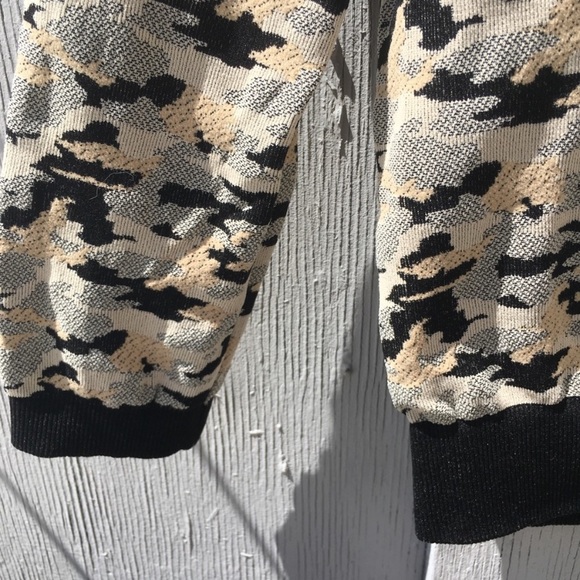 Made in USA spandex camo crop top brand new! - Picture 3 of 4